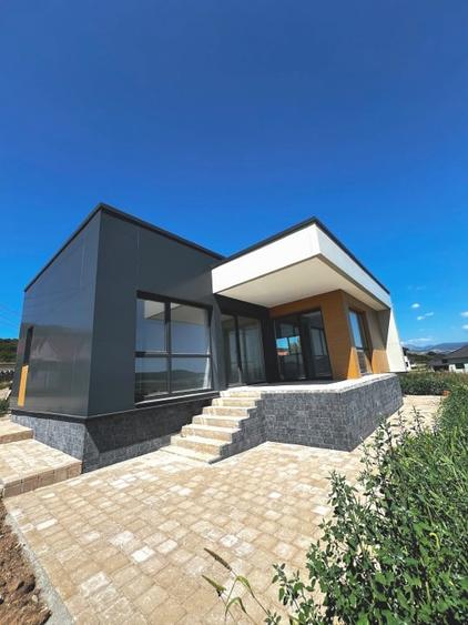 Casă individuală cu 3 camere cu Teren 450 Mp în Micești