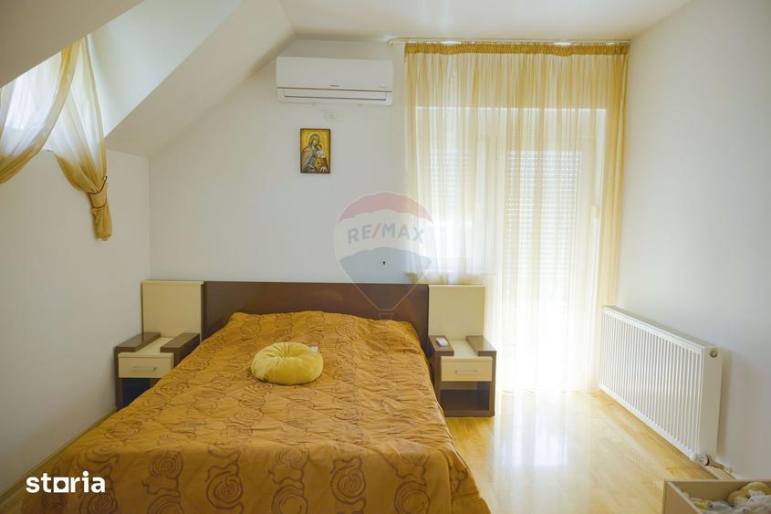 Casă cu 7 camere cu Teren 3093 Mp în Girov