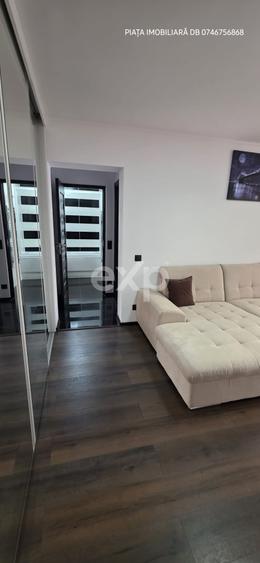 Apartament cu 3 camere semidecomandat, mobilat în Micro 9