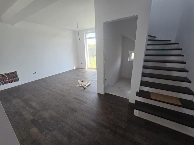 Duplex cu 3 camere cu Canalizare în Chișoda