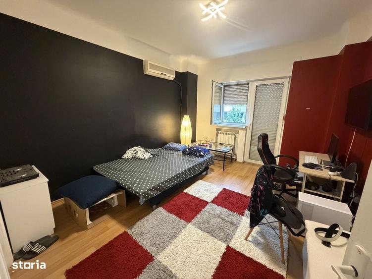 Apartament cu 3 camere semidecomandat în Gara de Nord