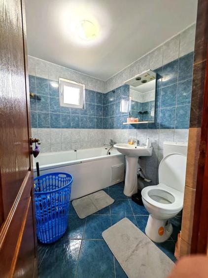 Apartament cu 3 camere decomandat în Valea Aurie