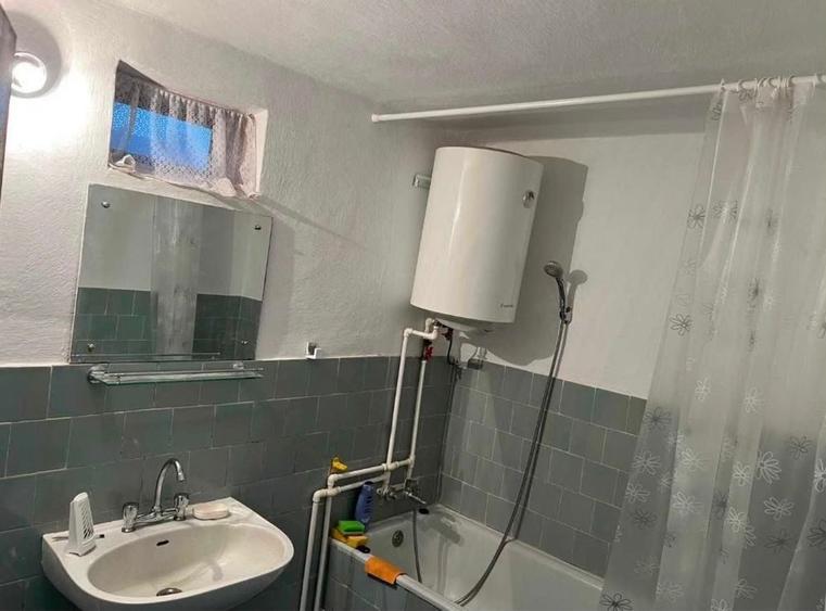 Casă cu 3 camere în Uiești