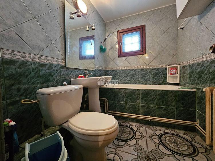 Apartament cu 4 camere decomandat în Micro 3