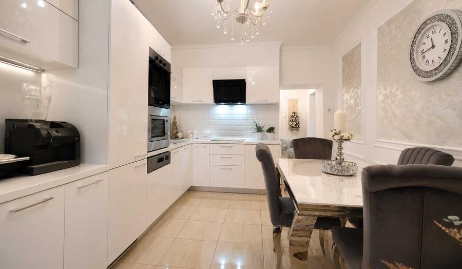 Casă cu 2 camere cu Teren 470 Mp în Central
