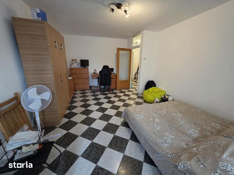 Garsonieră decomandată în Decebal