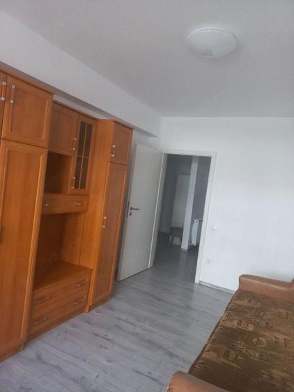 Apartament cu 3 camere decomandat în Turnișor