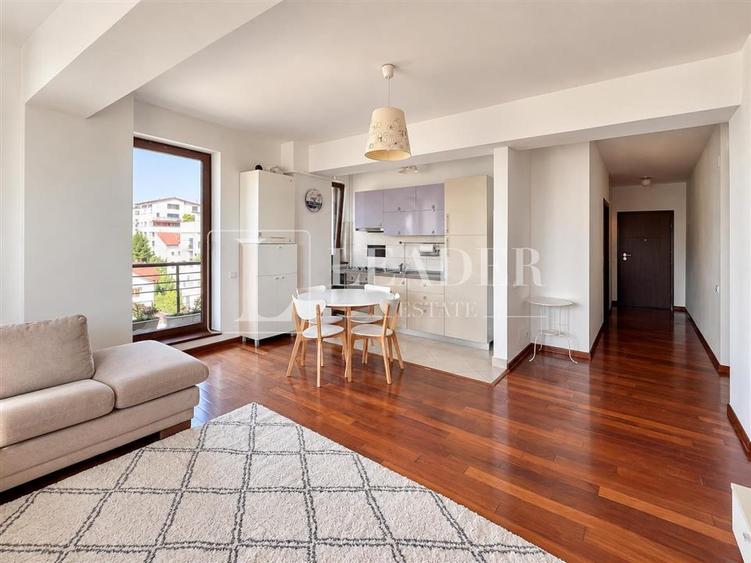 Apartament cu 3 camere decomandat în Sisești