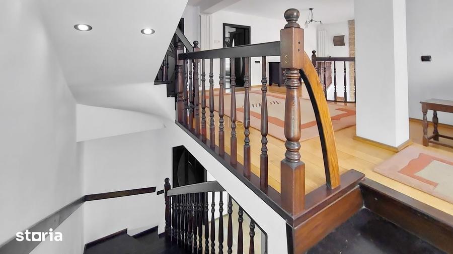 Casă cu 5 camere cu Teren 425 Mp în Florilor