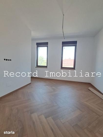 Casă cu 6 camere cu Teren 227 Mp în Gruia