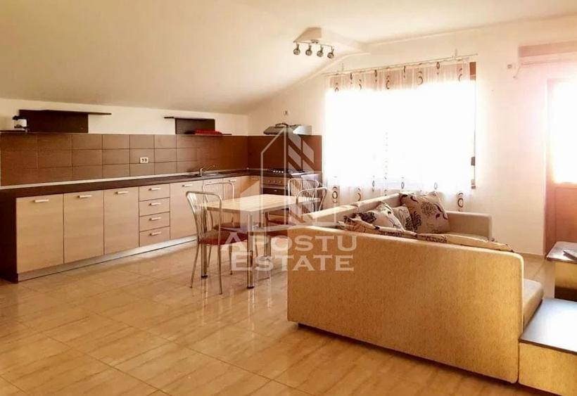 Apartament cu 3 camere semidecomandat, mobilat în Intim