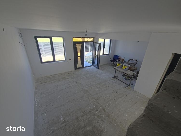 Casă cu 5 camere cu Teren 210 Mp în Valu lui Traian