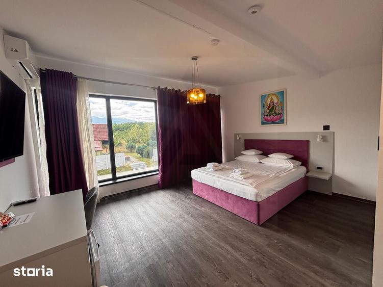 Casă cu 10 camere cu Teren 4600 Mp în Central