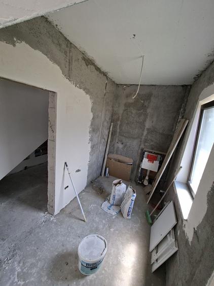Casă cu 4 camere decomandat în Central
