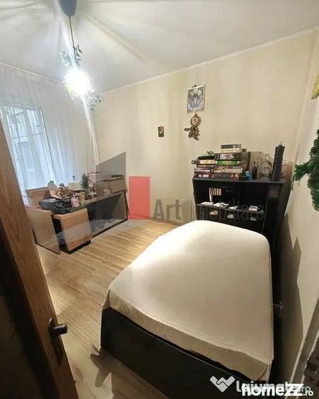 Apartament cu 3 camere semidecomandat în Rahova