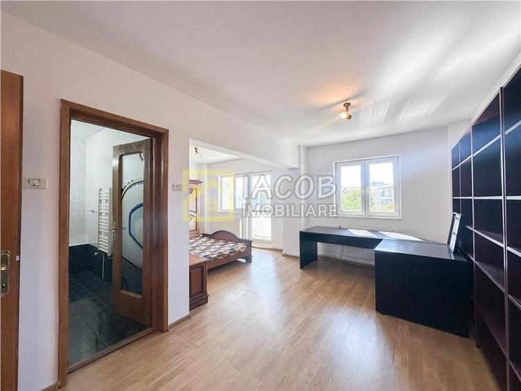Apartament cu 3 camere decomandat în Bistrița Lac
