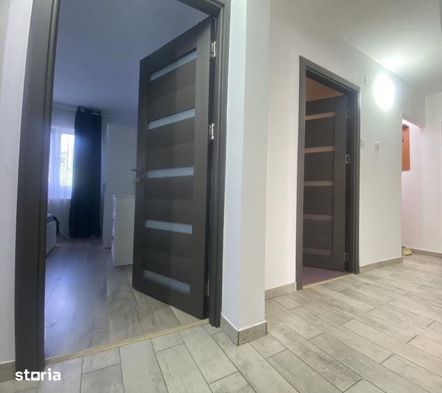 Apartament cu 3 camere decomandat în Micro 11