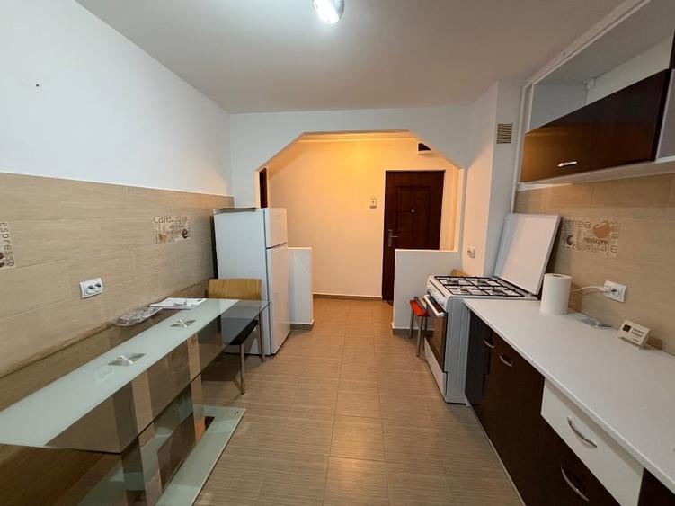 Apartament cu 2 camere semidecomandat, mobilat în Central