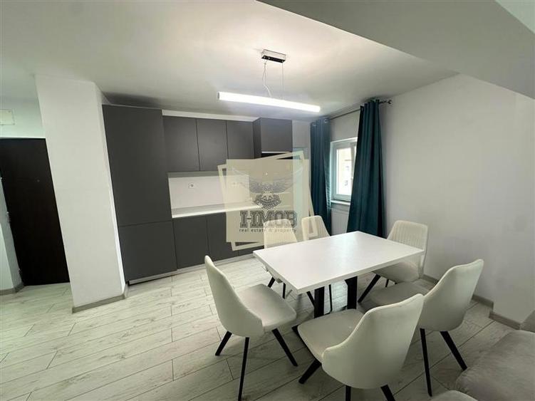 Apartament cu 4 camere decomandat, mobilat în Central