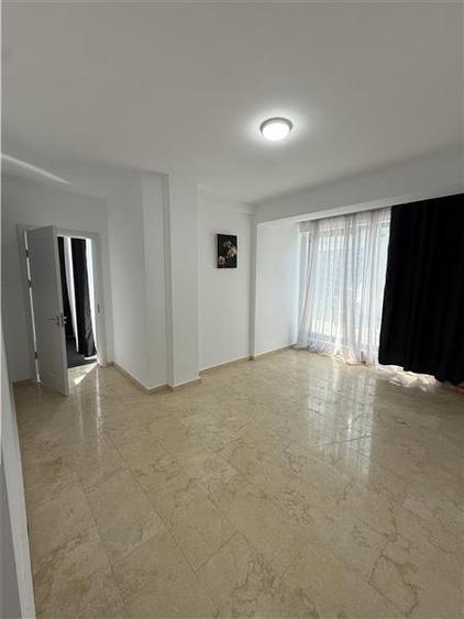 Apartament cu 5 camere decomandat, mobilat în Nord