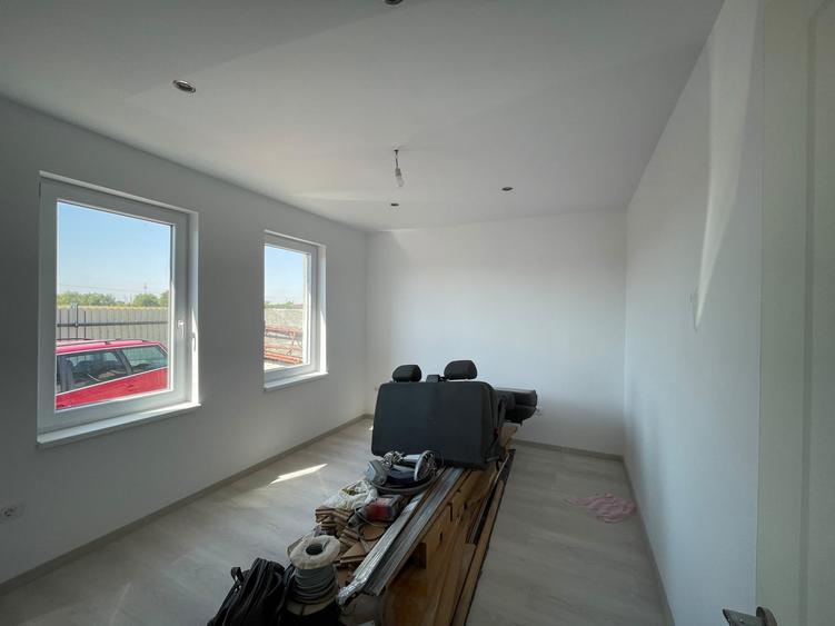Duplex cu 4 camere cu Canalizare în Moșnița Nouă