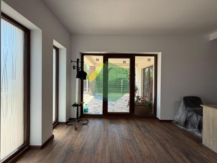 Apartament cu 4 camere semidecomandat, mobilat în Odăile