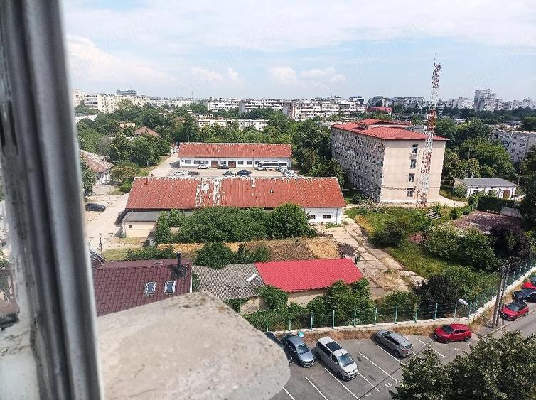 Apartament cu 3 camere decomandat în Berceni