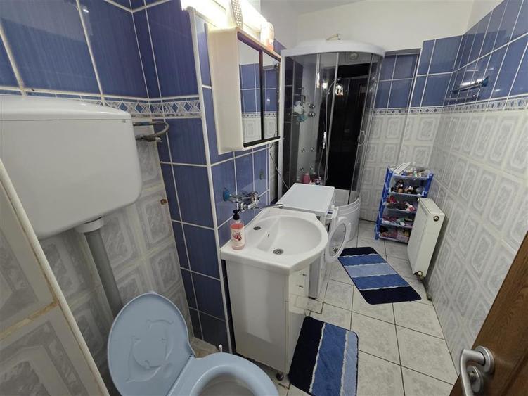 Apartament cu 3 camere decomandat în Dacia