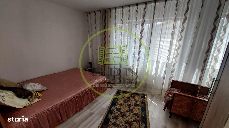 Apartament cu 2 camere semidecomandat în Craiovița Nouă