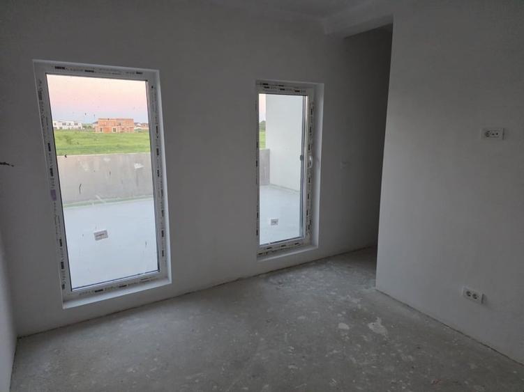Duplex cu 4 camere cu Canalizare în Giarmata