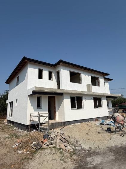 Duplex cu 4 camere cu Canalizare în Cornetu