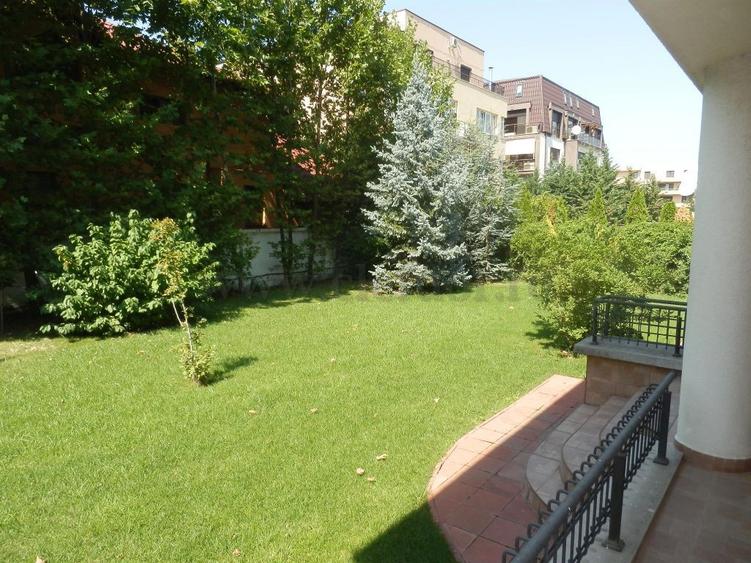 Vilă cu 6 camere in zona Iancu Nicolae - 1
