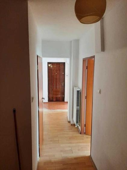 Camera disponibila in apartament de 3 camere pentru un baiat - 7