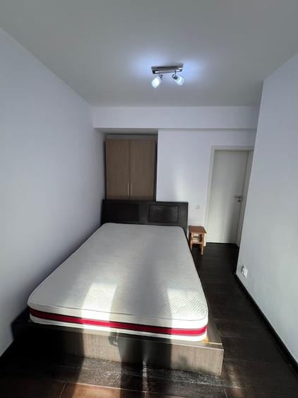 Apartament cu 3 camere semidecomandat în Vatra Luminoasă