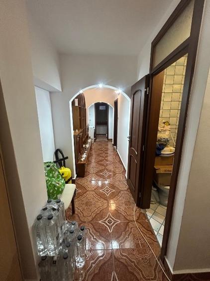 Apartament cu 3 camere decomandat, mobilat în Steaua