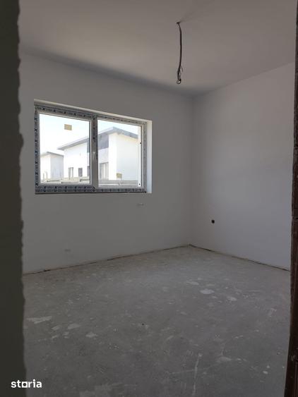 Casă cu 4 camere cu Teren 399 Mp în Crevedia