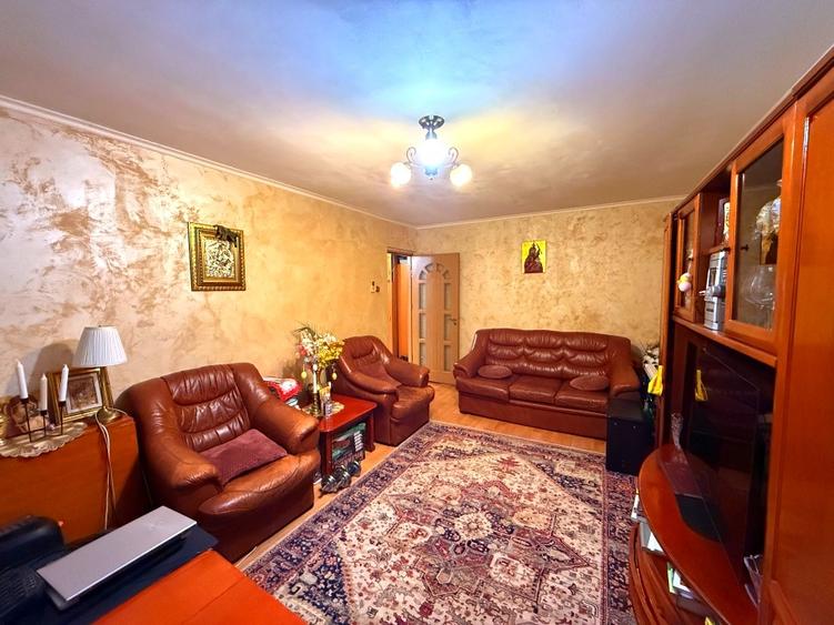 Apartament cu 3 camere decomandat în Rahova