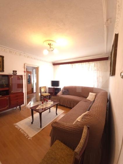 Apartament cu 2 camere semidecomandat, mobilat în Micro 4