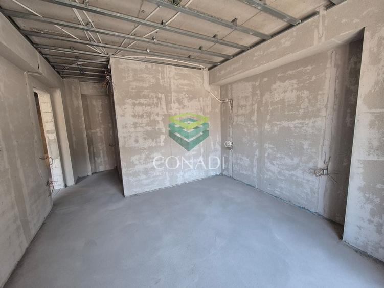 Apartament cu 3 camere decomandat în P-ța Victoriei