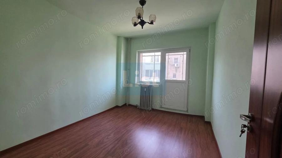 Apartament cu 4 camere decomandat în Sud