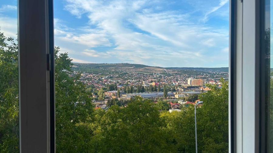 Garsonieră decomandată în Central