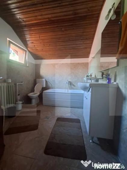Casă cu 8 camere cu Teren 4500 Mp în Vâlcele