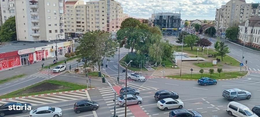 Apartament cu 3 camere decomandat în P-ța Spitalului