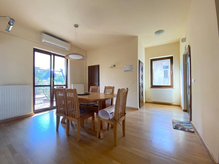 Apartament cu 4 camere decomandat, mobilat în Central