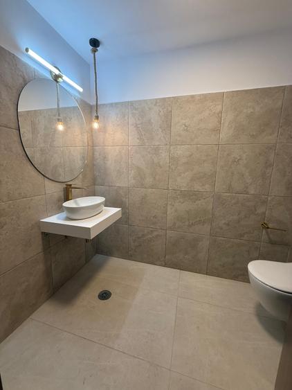 Apartament cu 3 camere decomandat în Primăverii
