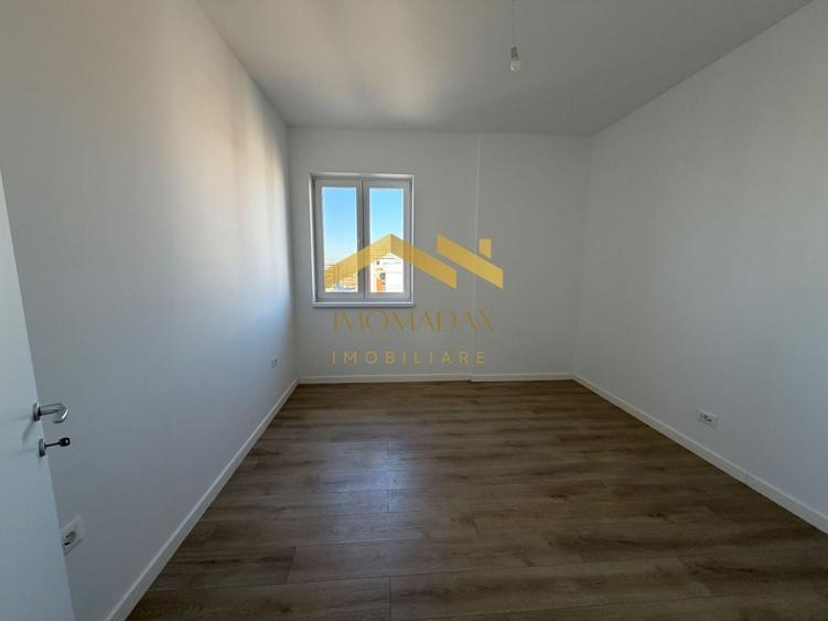 Apartament cu 3 camere decomandat în Aradului