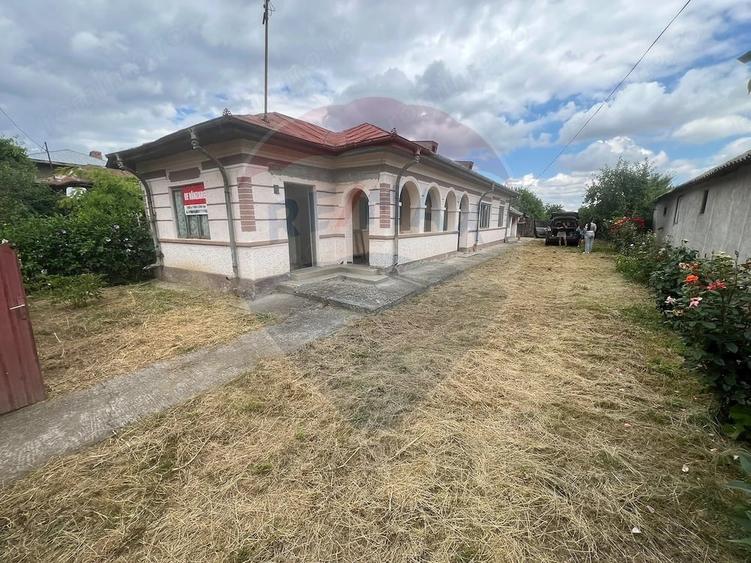 Casă cu Teren 2366 Mp în Căiata