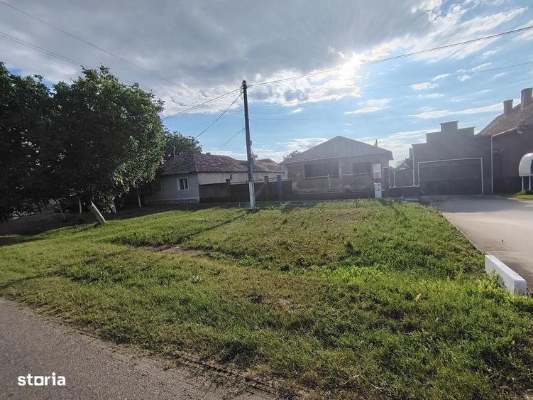 Casă cu 4 camere cu Teren 1600 Mp în Central