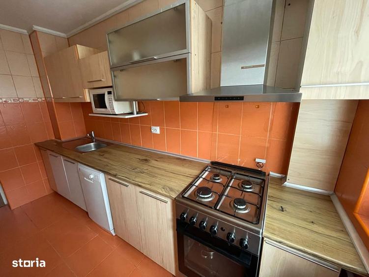 Apartament cu 3 camere semidecomandat în Titan