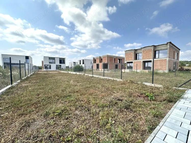 Casă cu 4 camere cu Teren 325 Mp în Giarmata